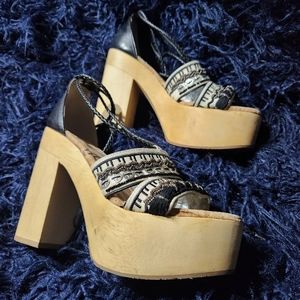 Sam Edelman Black and Natural Platform Sandals